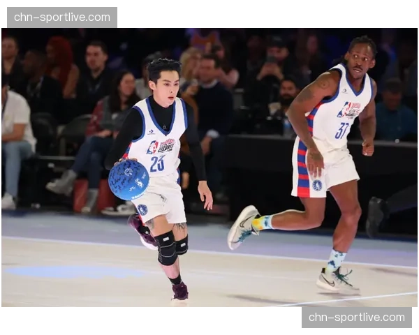 表演赛：自由人联队击败大学明星队，萨布丽娜三分球10中6