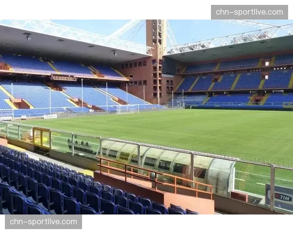 桑普多利亚主场费拉里斯球场启动草皮更换工程